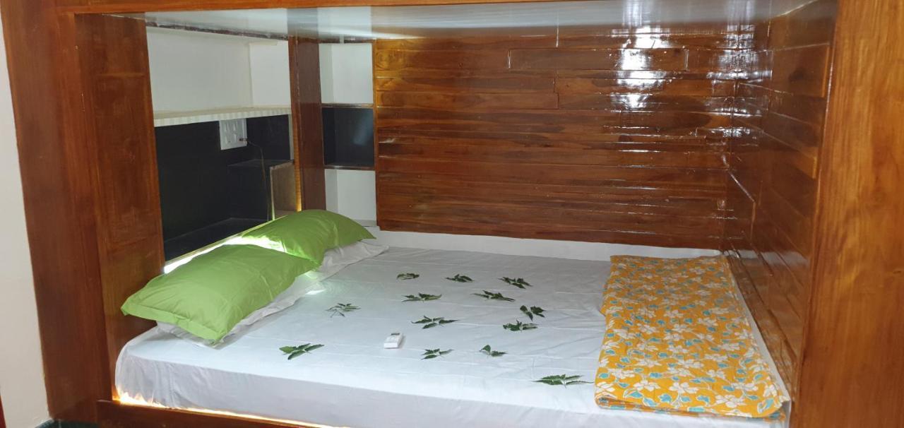 Shree Suites Kuttalam  Exterior photo